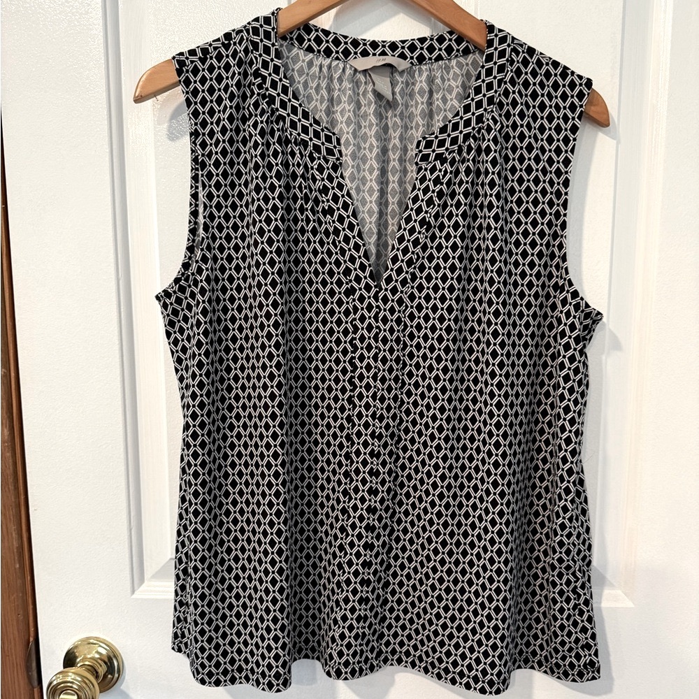 H&M: Black and White Sleeveless Blouse